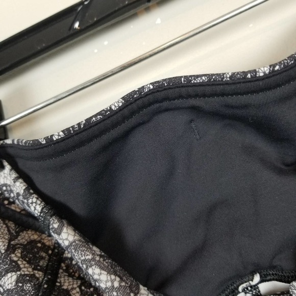 Lululemon 17" crop mini cinder lace leggings, black and white - Picture 6 of 7